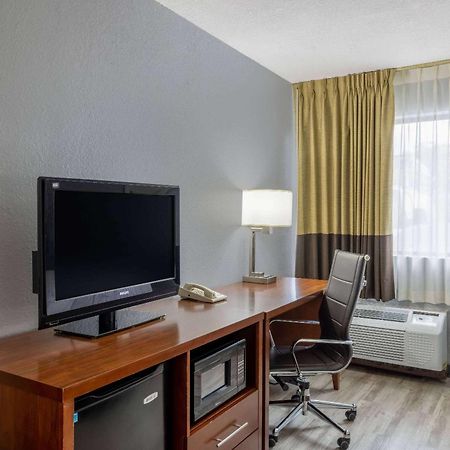 Travelodge By Wyndham Brooklyn Center Buitenkant foto