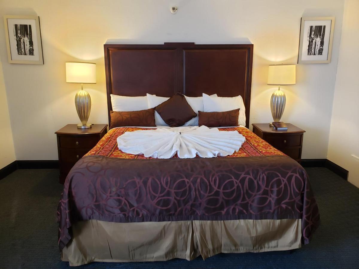 Travelodge By Wyndham Brooklyn Center Buitenkant foto