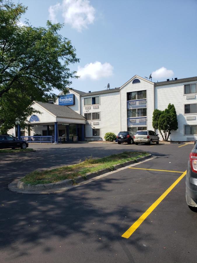 Travelodge By Wyndham Brooklyn Center Buitenkant foto