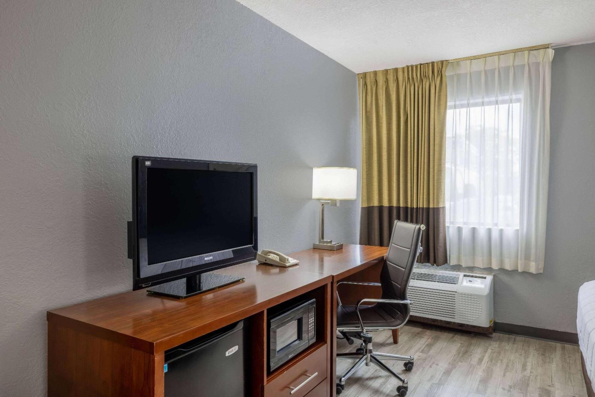 Travelodge By Wyndham Brooklyn Center Buitenkant foto
