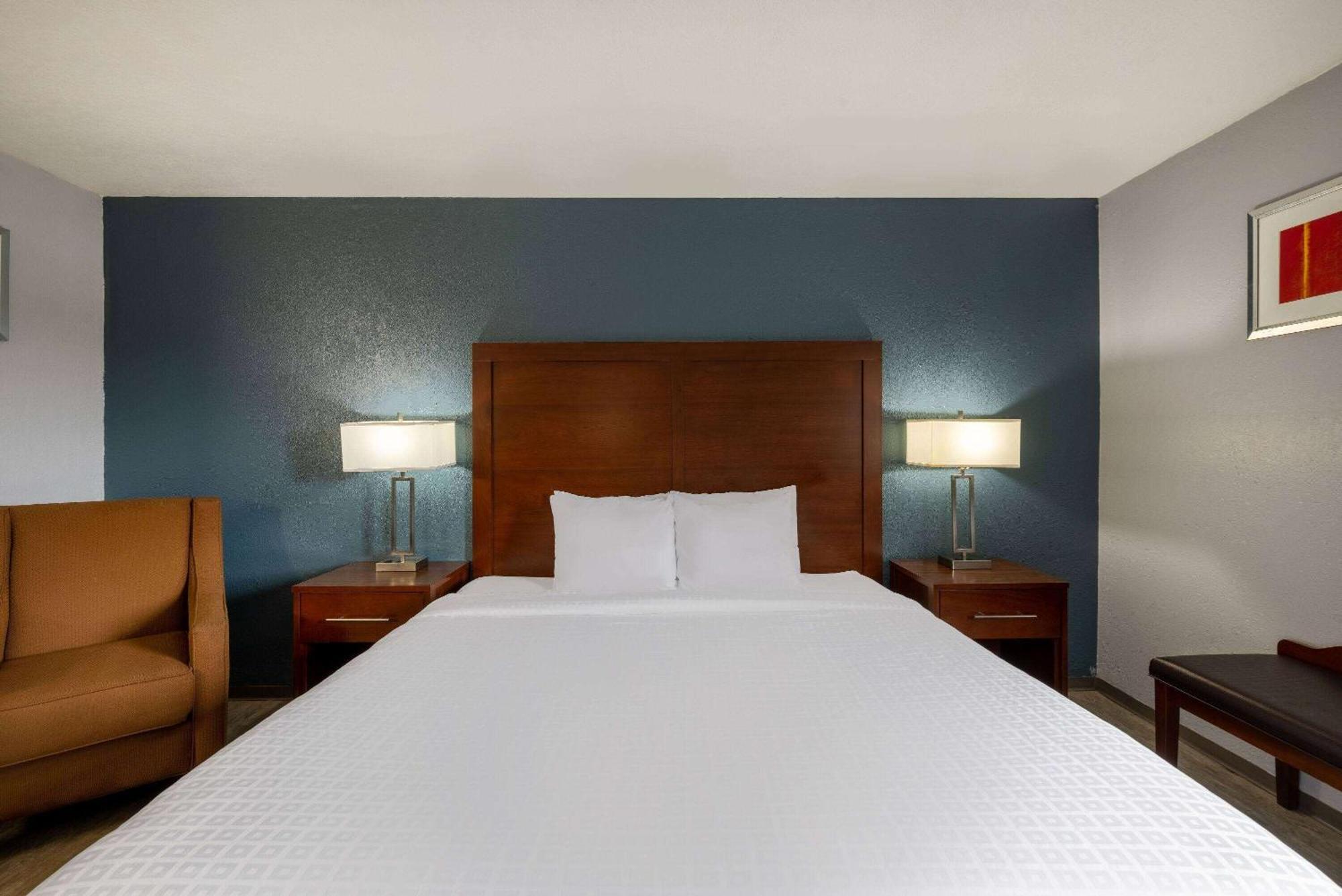 Travelodge By Wyndham Brooklyn Center Buitenkant foto