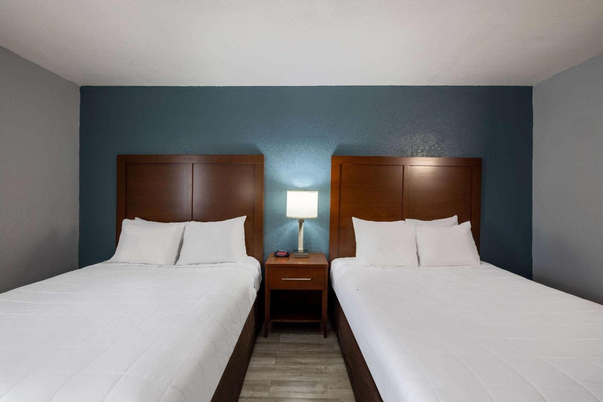Travelodge By Wyndham Brooklyn Center Buitenkant foto