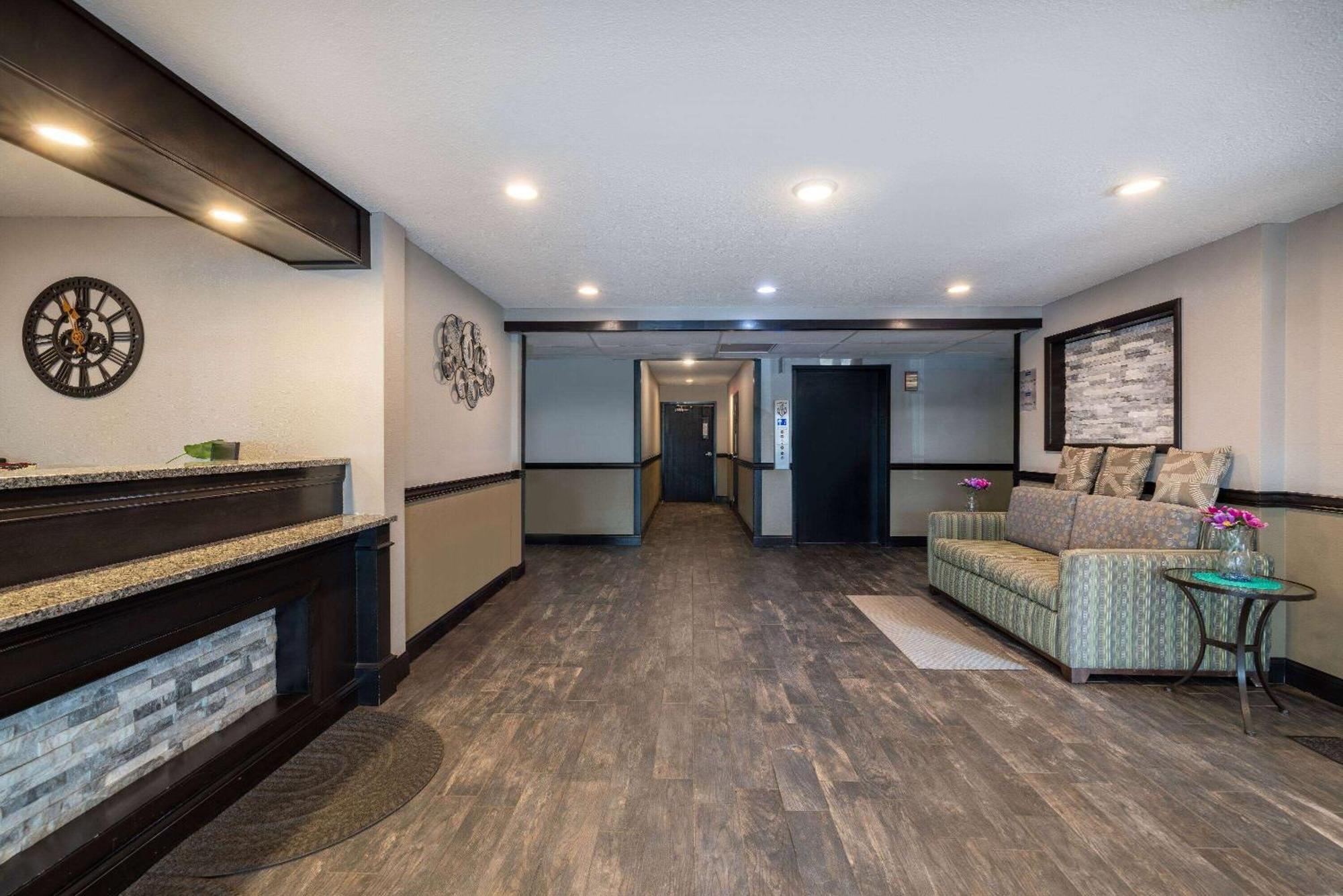 Travelodge By Wyndham Brooklyn Center Buitenkant foto