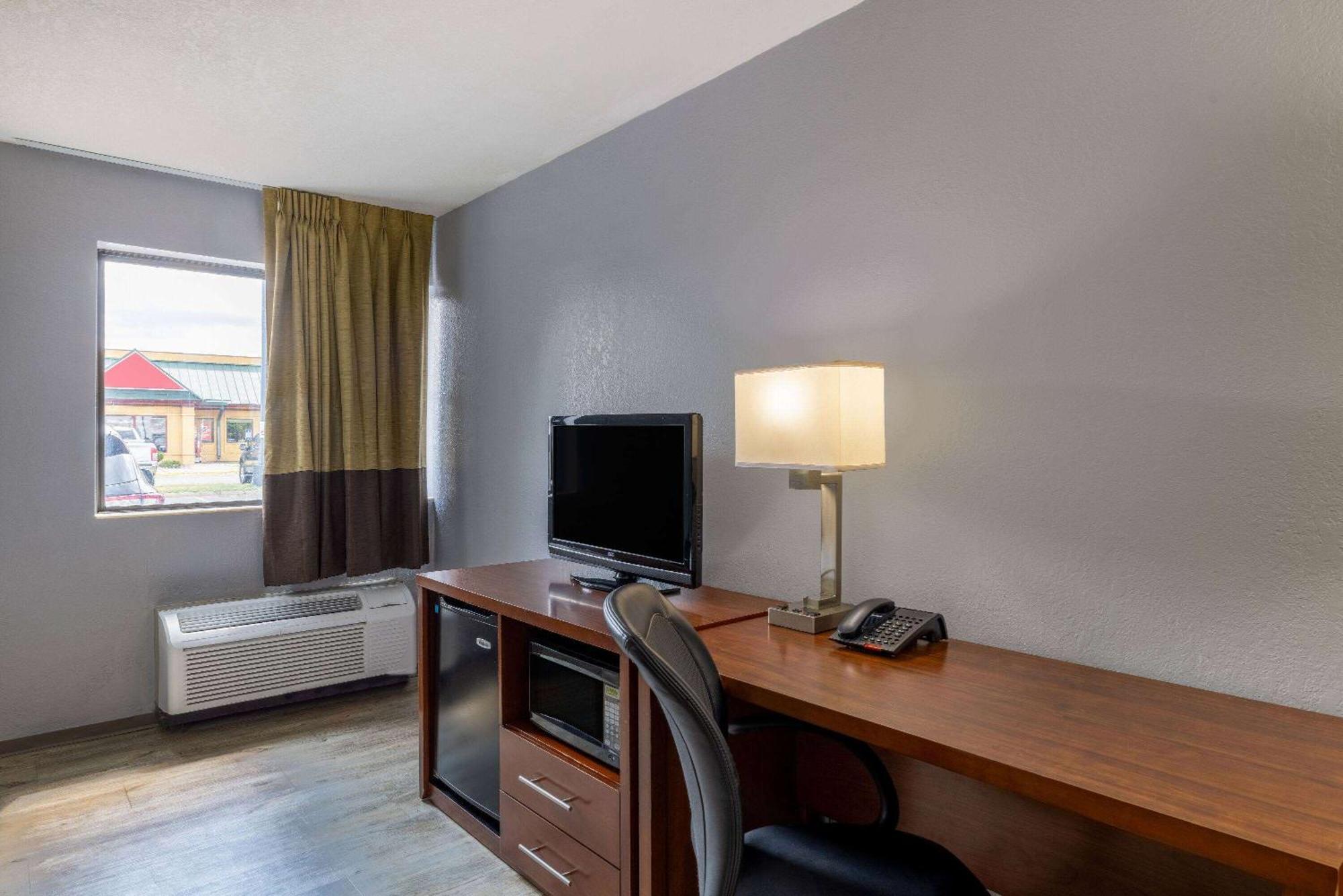 Travelodge By Wyndham Brooklyn Center Buitenkant foto