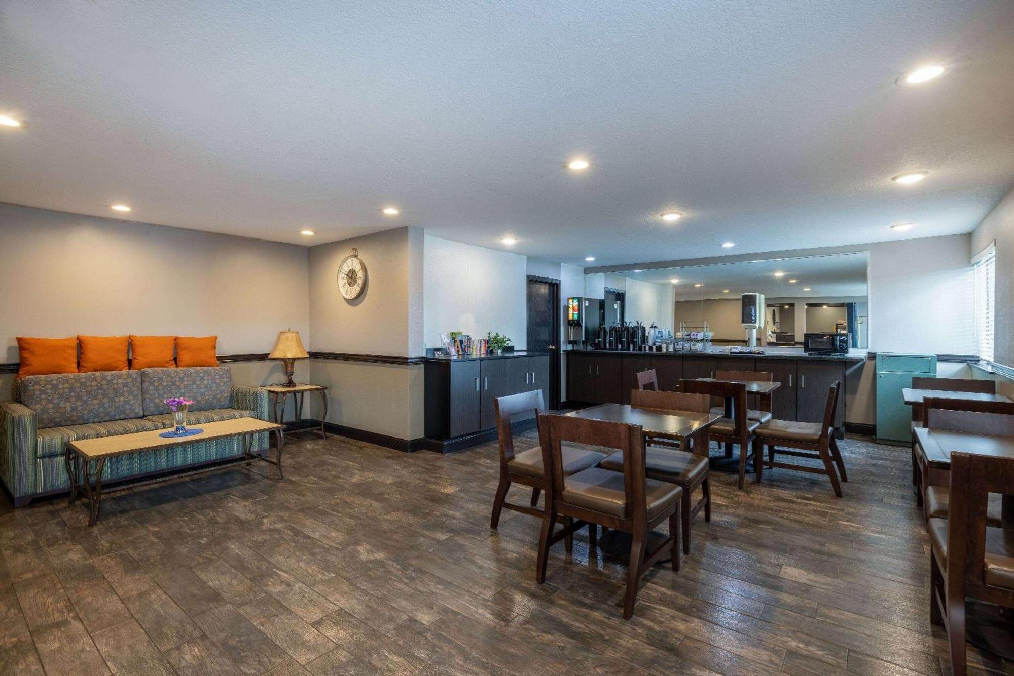 Travelodge By Wyndham Brooklyn Center Buitenkant foto