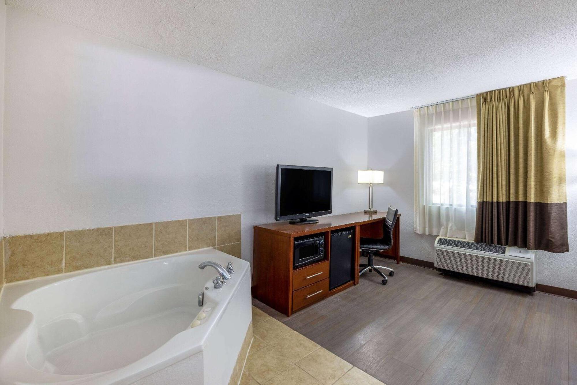 Travelodge By Wyndham Brooklyn Center Buitenkant foto