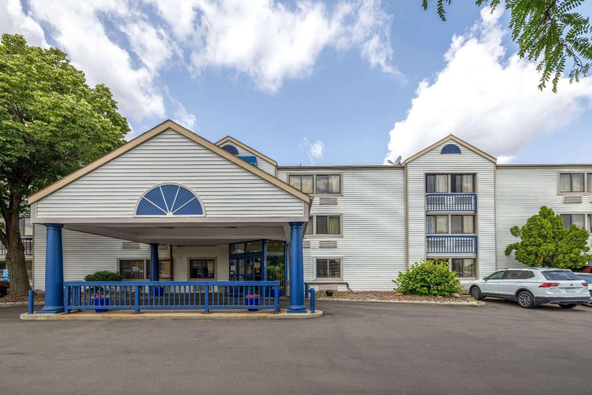 Travelodge By Wyndham Brooklyn Center Buitenkant foto