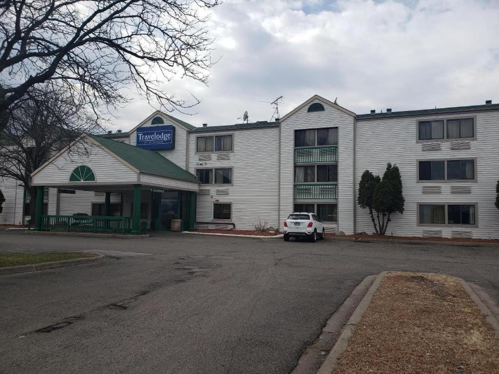 Travelodge By Wyndham Brooklyn Center Buitenkant foto