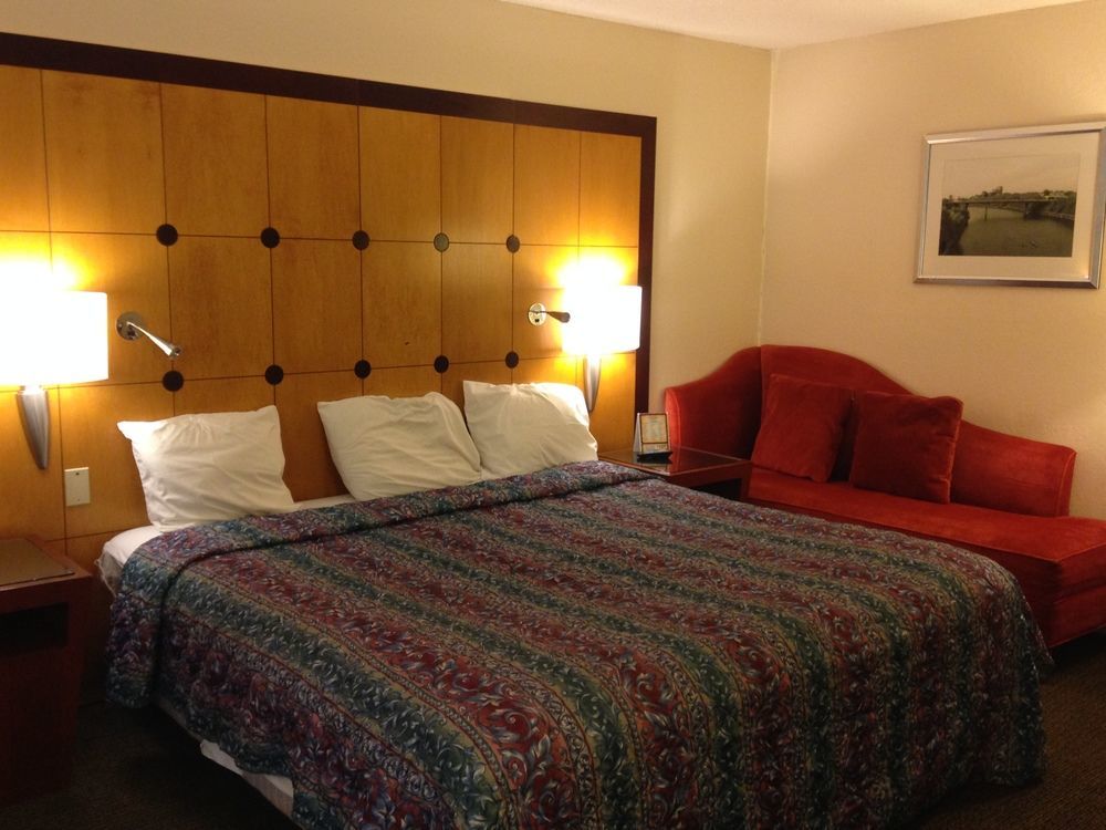 Travelodge By Wyndham Brooklyn Center Buitenkant foto