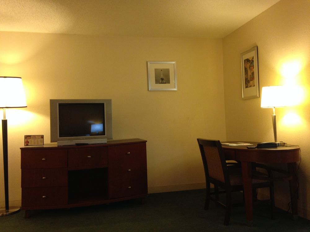Travelodge By Wyndham Brooklyn Center Buitenkant foto