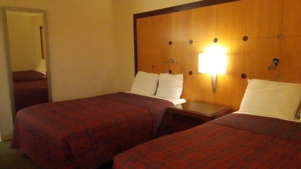 Travelodge By Wyndham Brooklyn Center Buitenkant foto