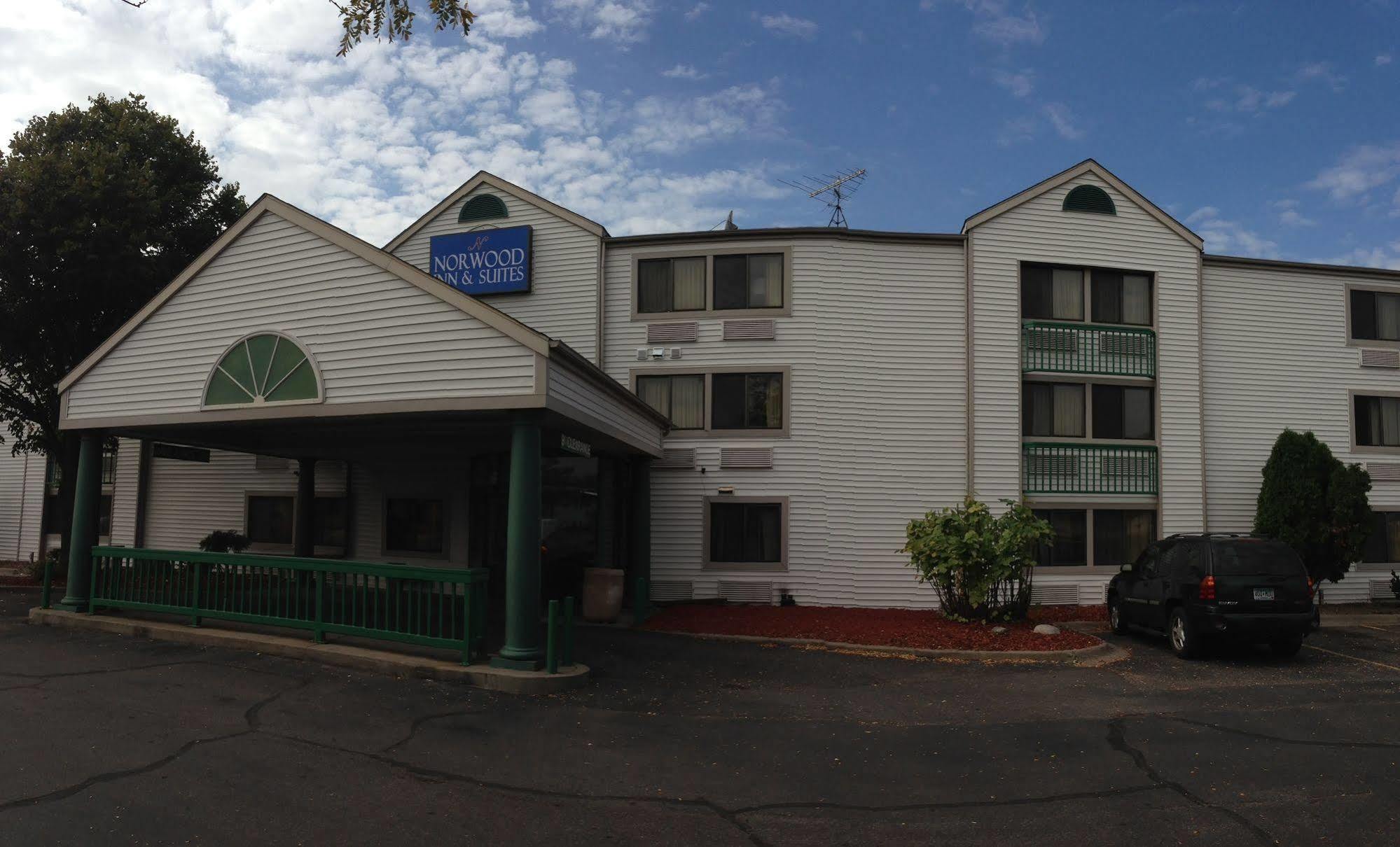 Travelodge By Wyndham Brooklyn Center Buitenkant foto