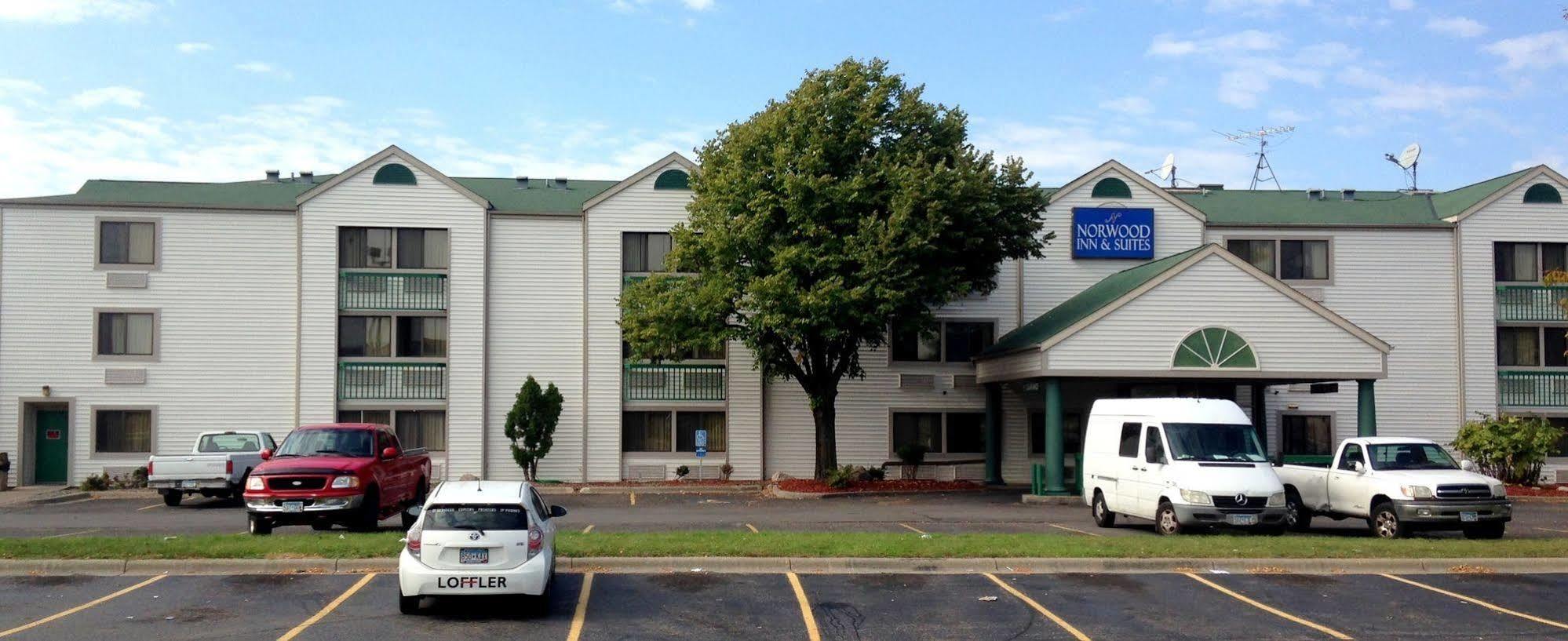 Travelodge By Wyndham Brooklyn Center Buitenkant foto