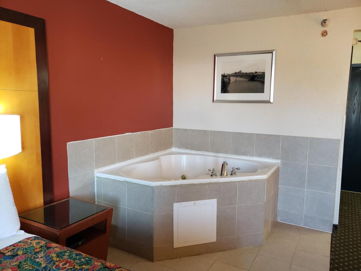 Travelodge By Wyndham Brooklyn Center Buitenkant foto